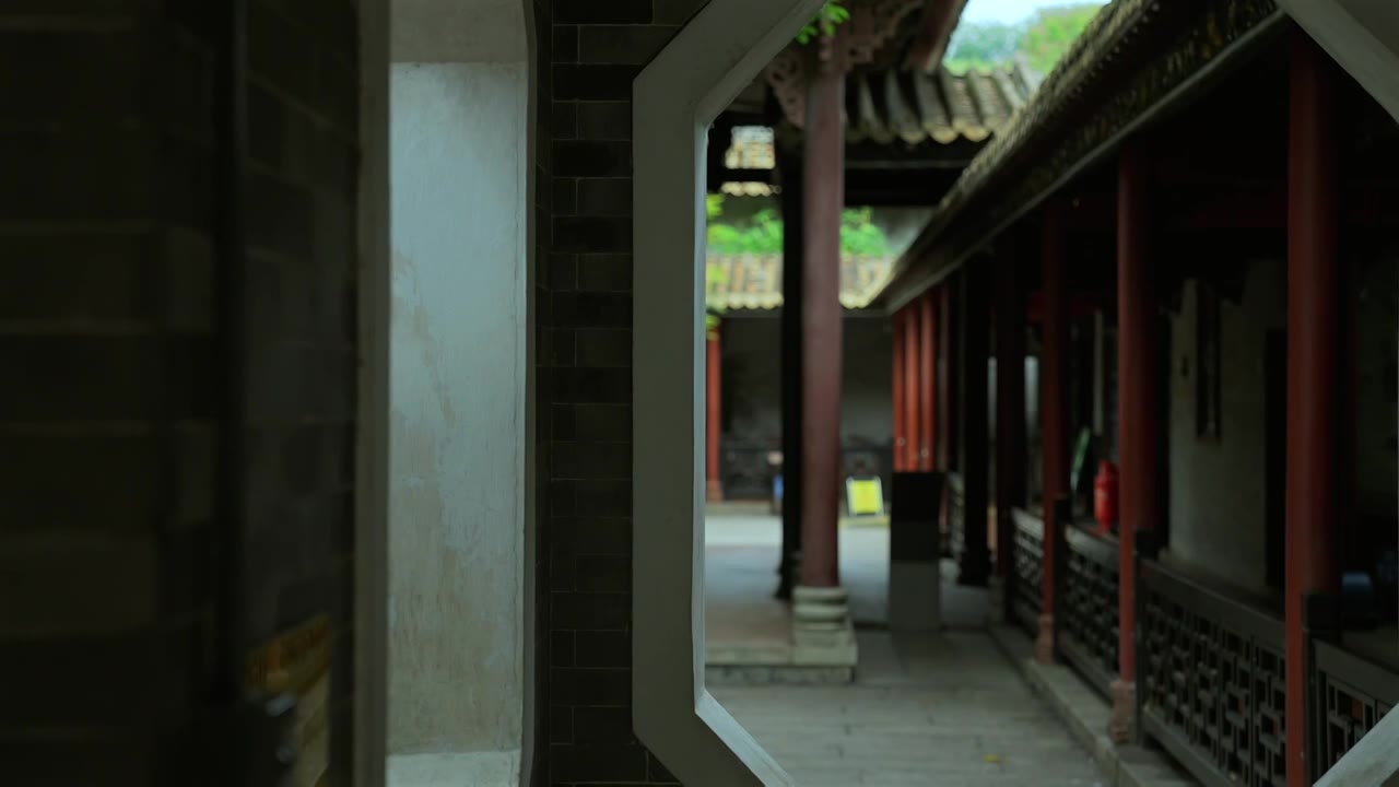 广东四大名园清晖园屋檐窗花门厅中近景特写视频素材画面1