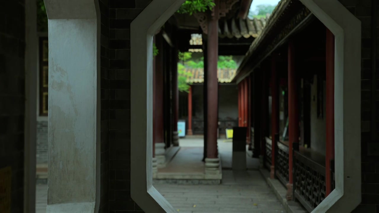 广东四大名园清晖园屋檐窗花门厅中近景特写视频素材画面3