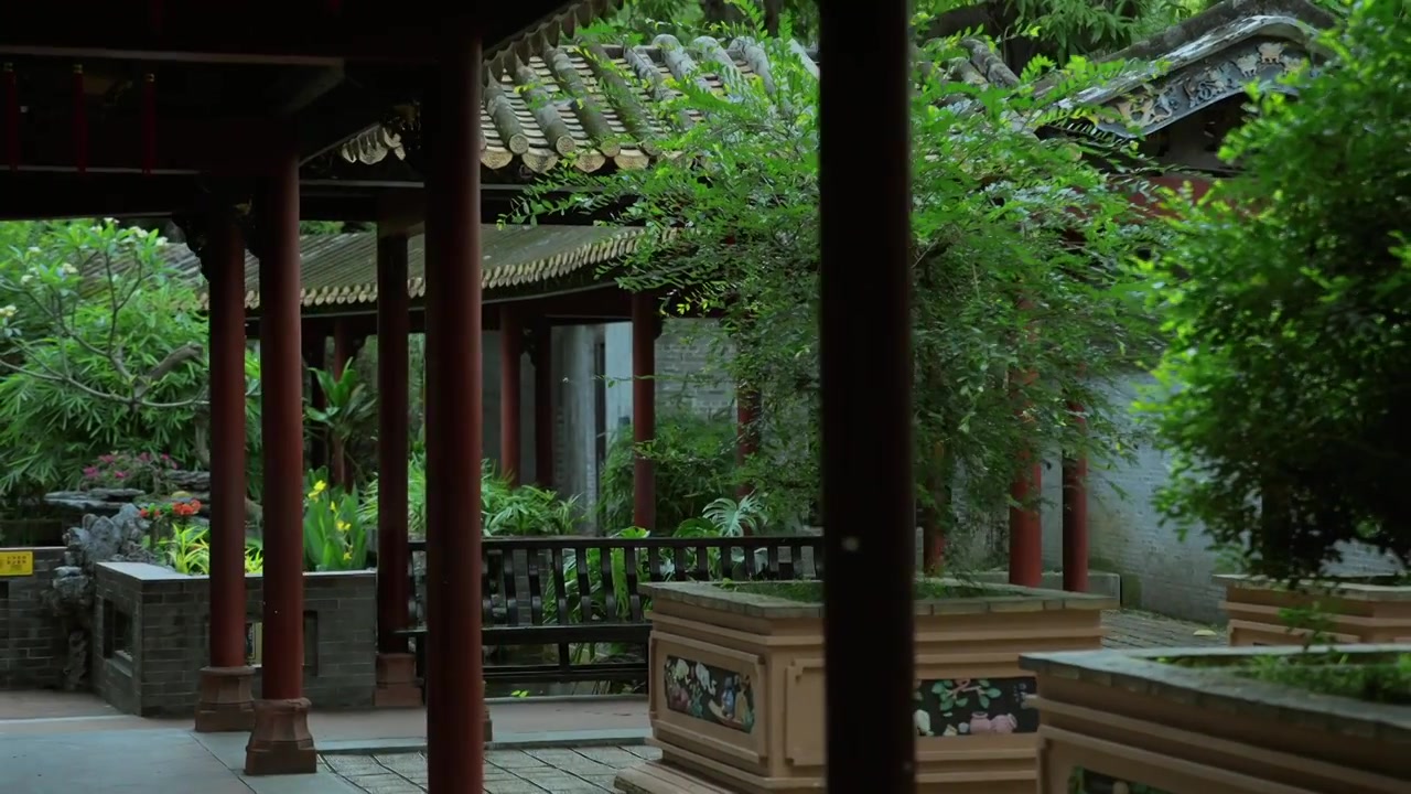 广东四大名园清晖园屋檐窗花门厅中近景特写视频素材画面3