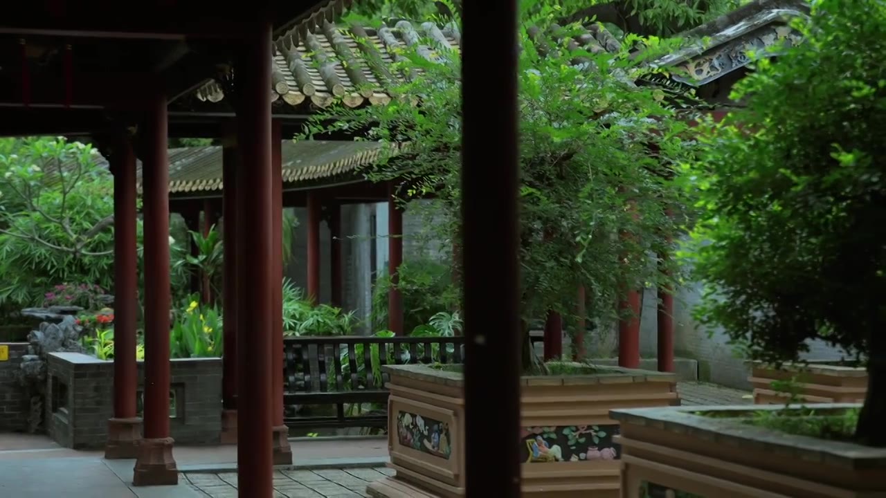 广东四大名园清晖园屋檐窗花门厅中近景特写视频素材画面4