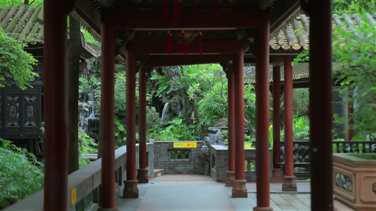 广东四大名园清晖园屋檐窗花门厅中近景特写视频素材画面3