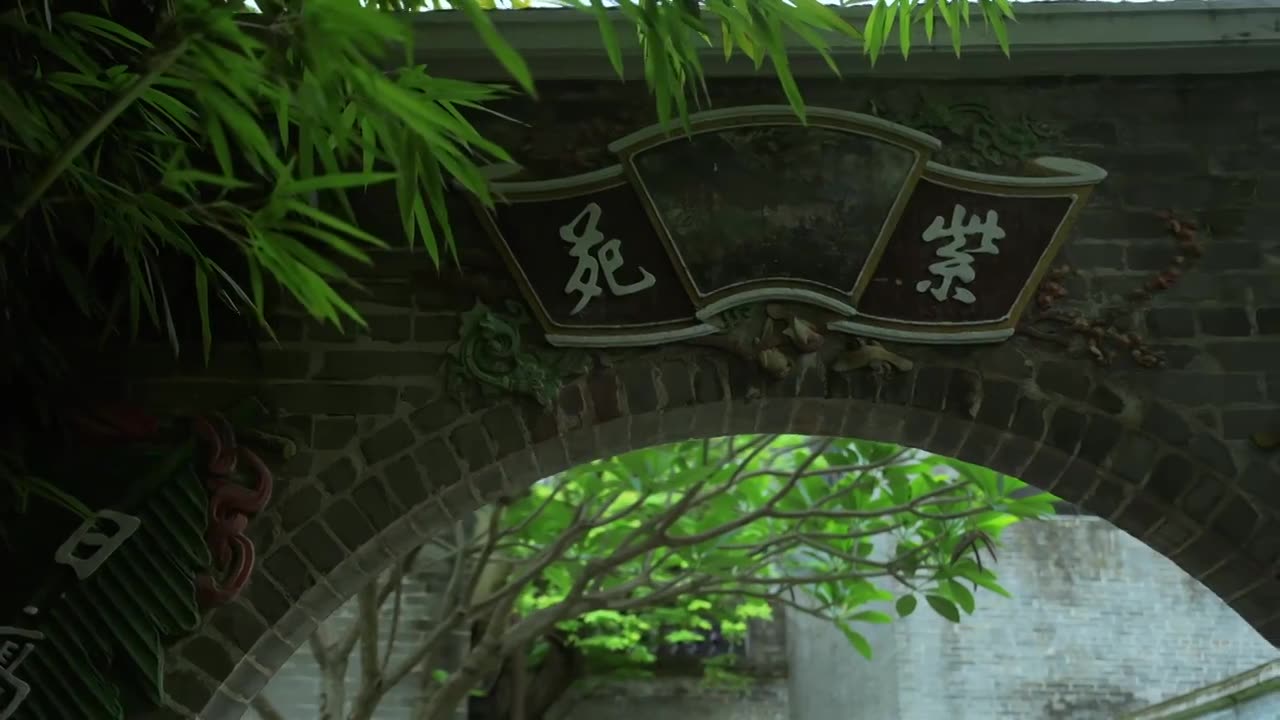 广东四大名园清晖园屋檐窗花门厅中近景特写视频素材画面1
