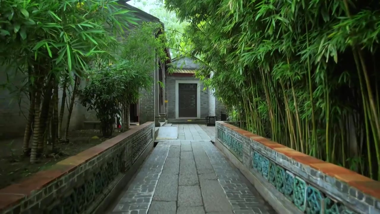广东四大名园清晖园屋檐窗花门厅中近景特写视频素材画面3