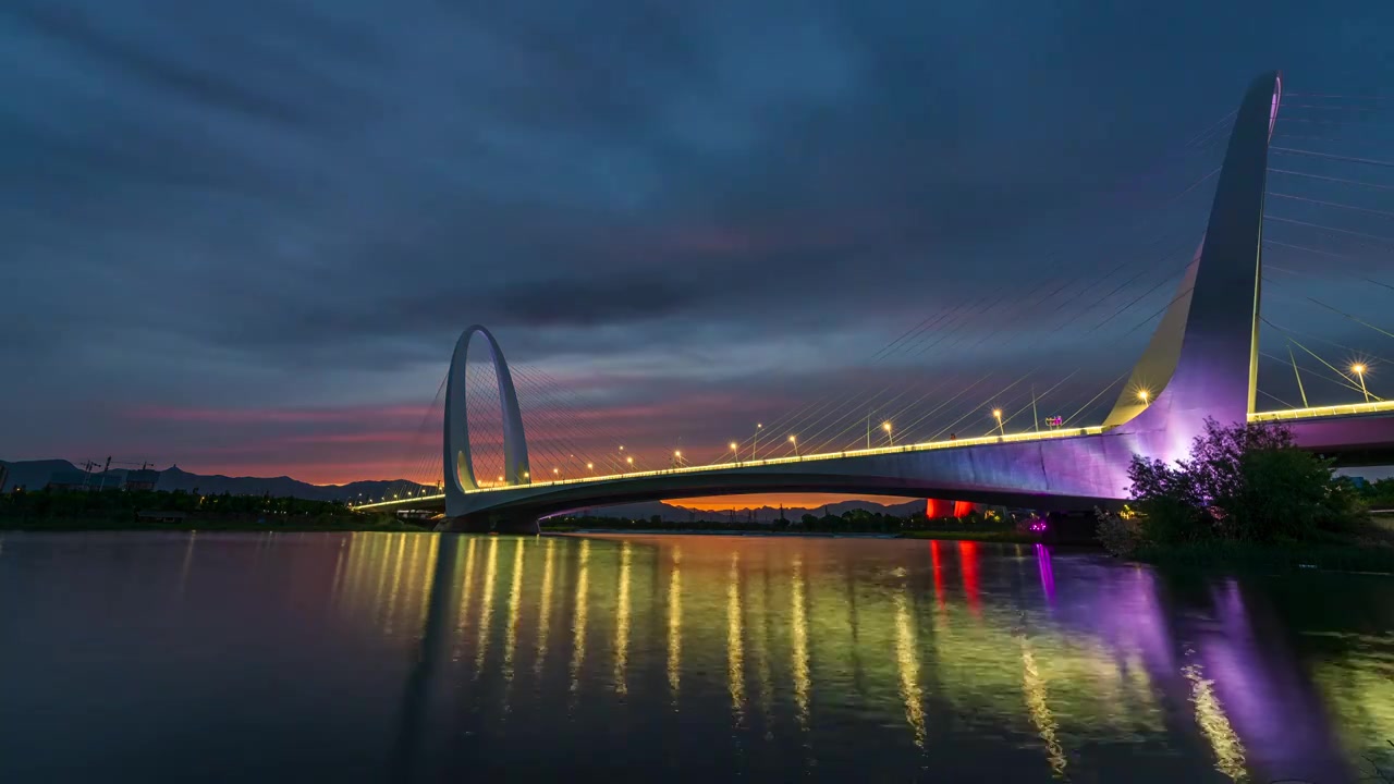 北京新首钢大桥夕阳晚霞延时视频素材画面3