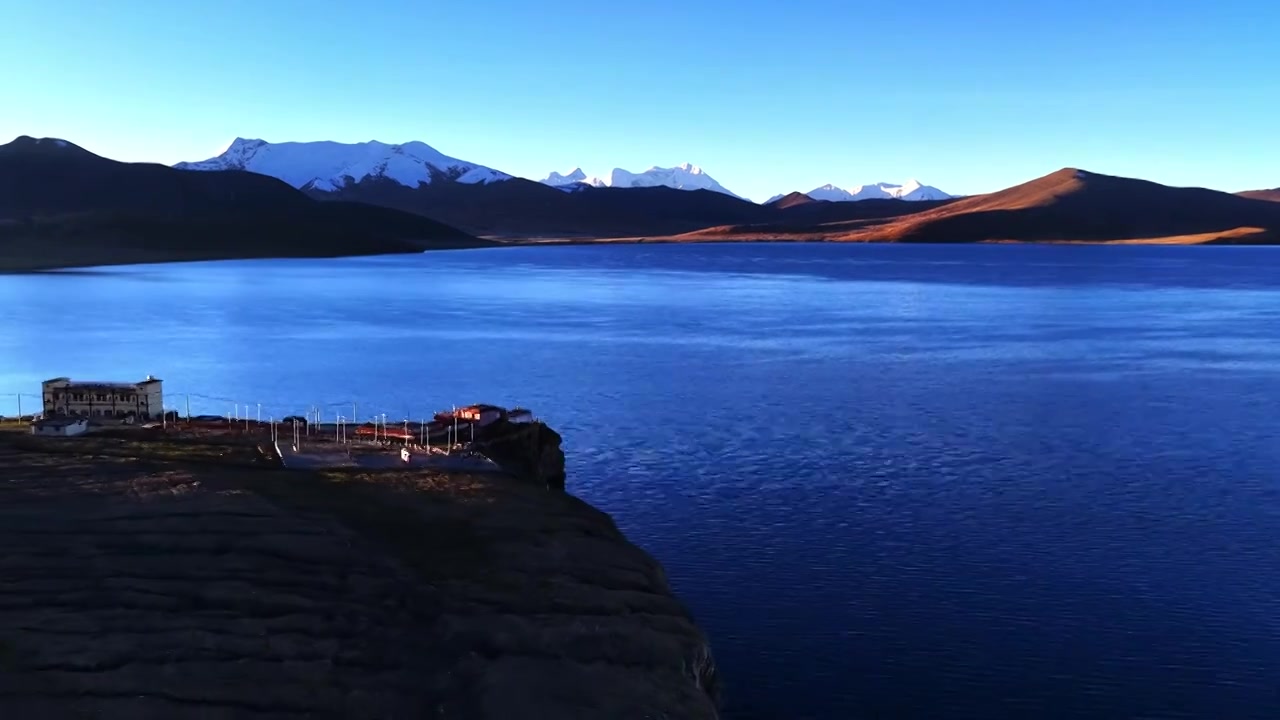 西藏山南市浪卡子县普姆雍措视频素材画面4