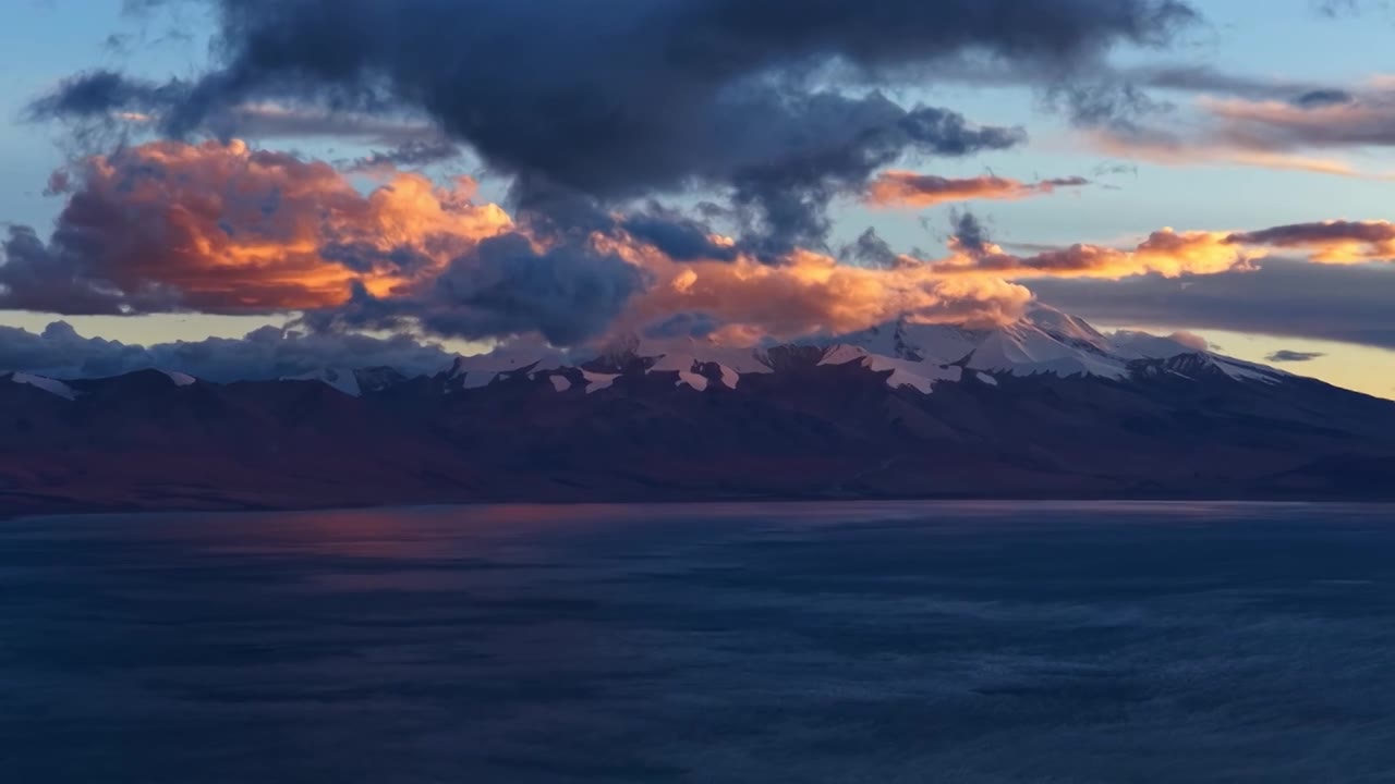 西藏阿里地区普兰县纳木那尼峰视频素材画面1