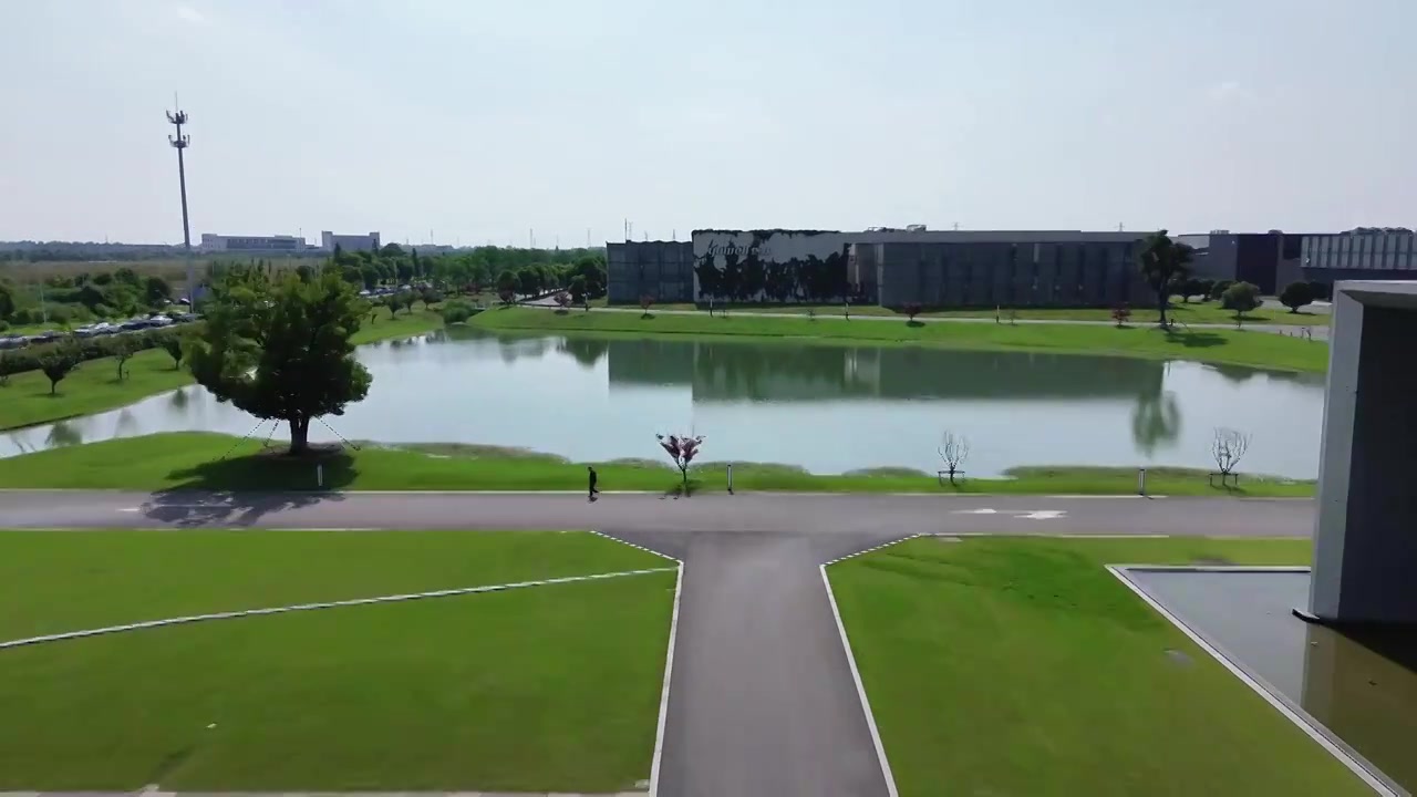 现代高科技医疗工厂-江苏镇江丹阳鱼跃医生命科学产业园视频素材画面3