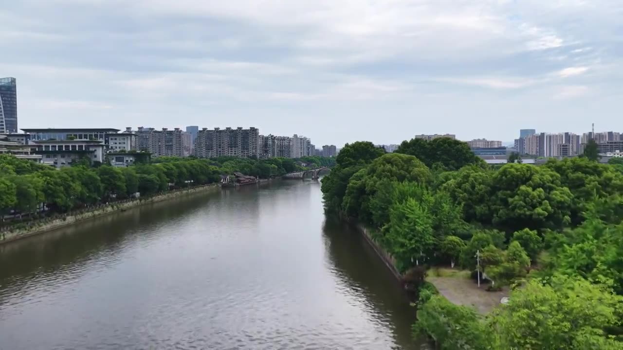 浙江杭州京杭大运河拱宸桥航拍视频素材画面1