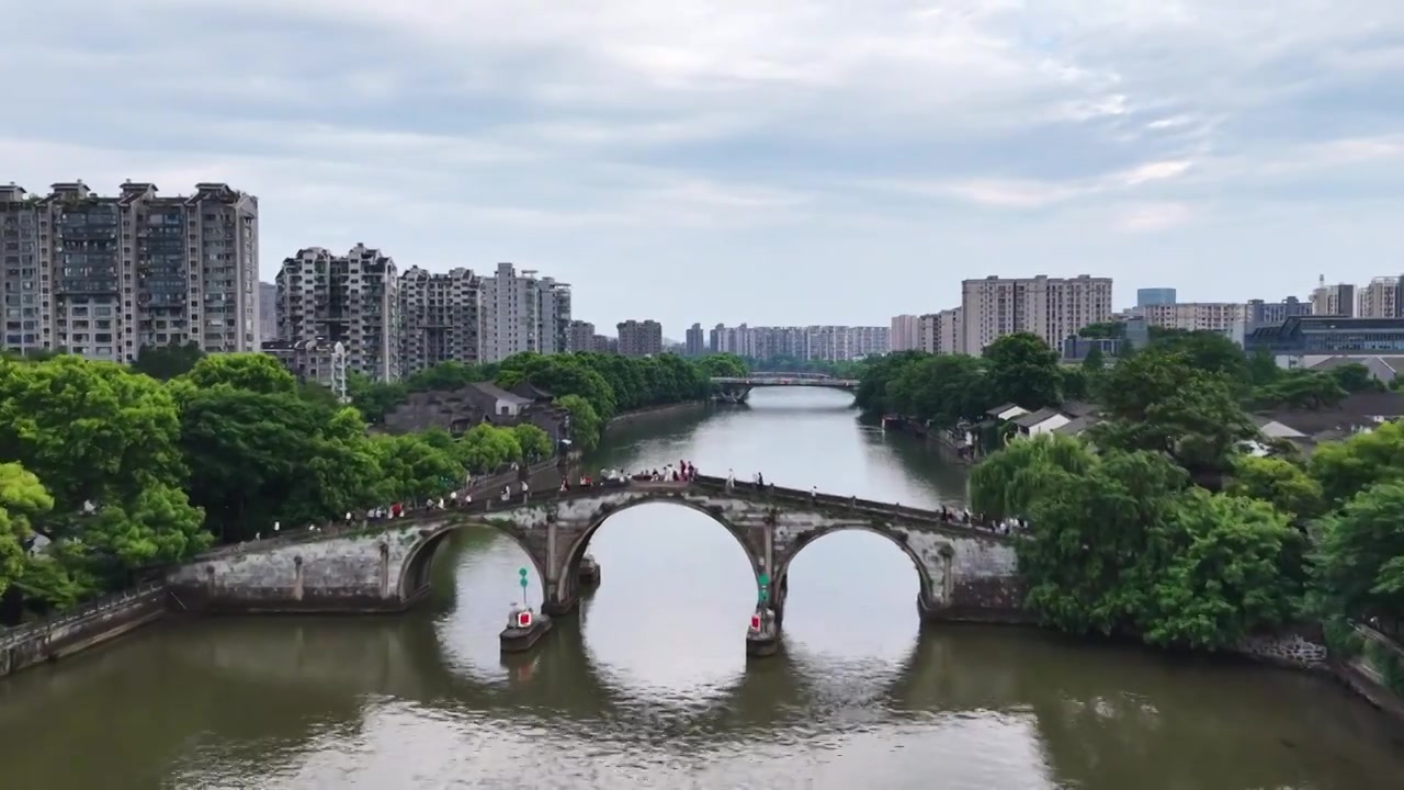 浙江杭州京杭大运河拱宸桥航拍视频素材画面4
