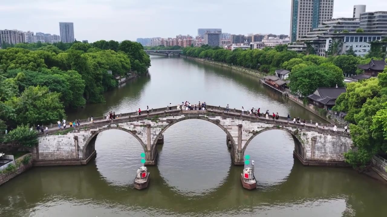 浙江杭州京杭大运河拱宸桥航拍视频素材画面4