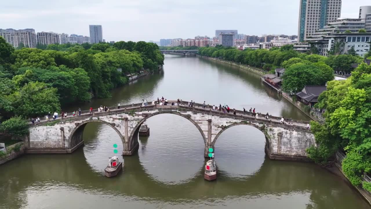 浙江杭州京杭大运河拱宸桥航拍视频素材画面1