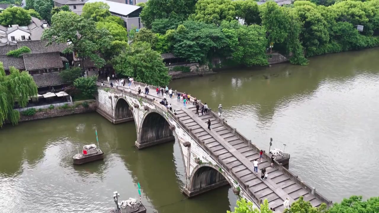 浙江杭州京杭大运河拱宸桥航拍视频素材画面3