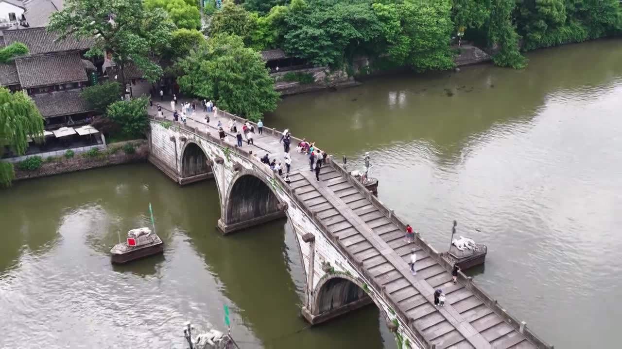 浙江杭州京杭大运河拱宸桥航拍视频素材画面1