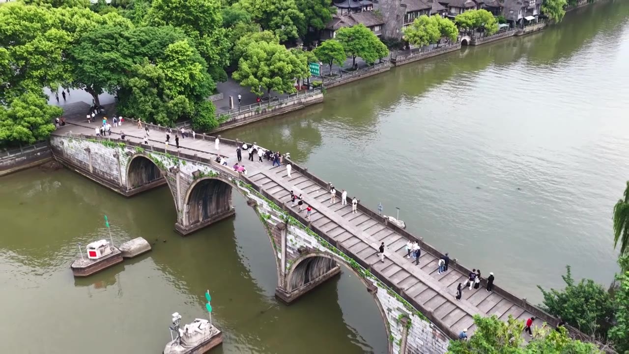 浙江杭州京杭大运河拱宸桥航拍视频素材画面4