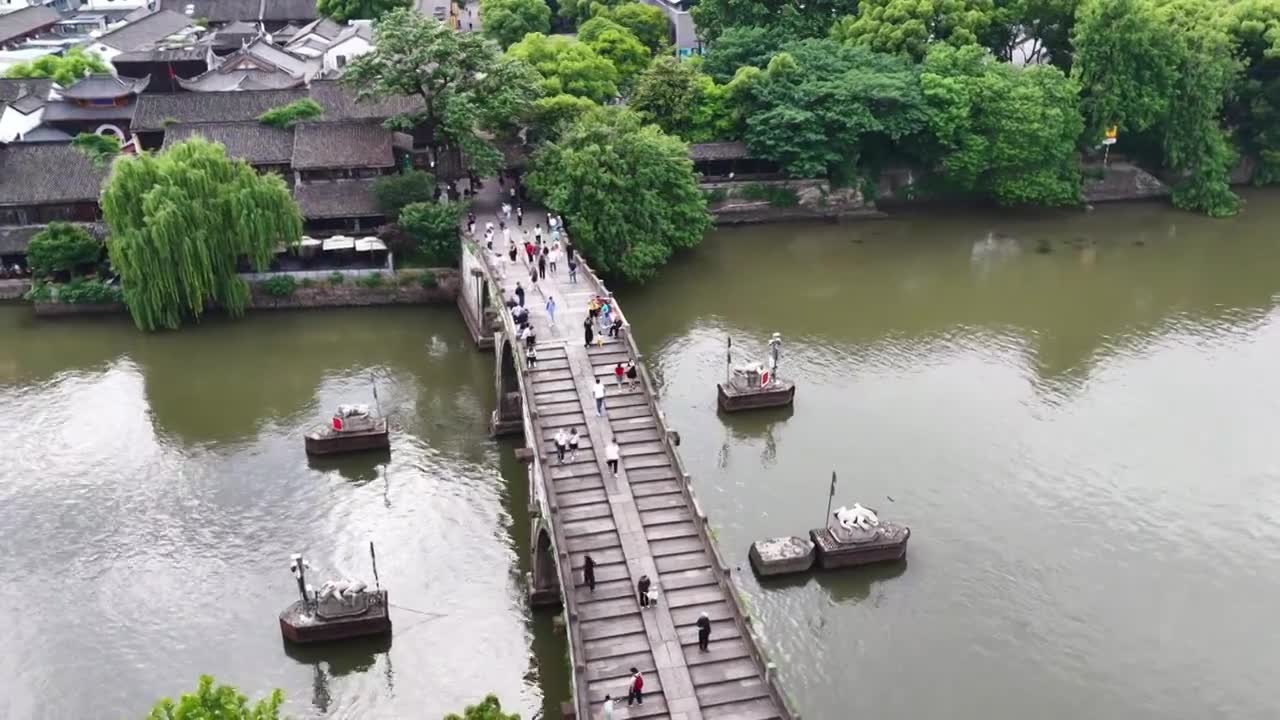 浙江杭州京杭大运河拱宸桥航拍视频素材画面1
