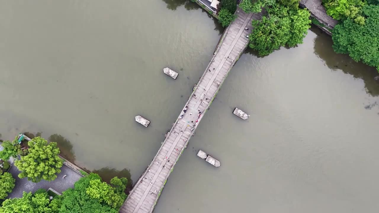 浙江杭州京杭大运河拱宸桥航拍视频素材画面1