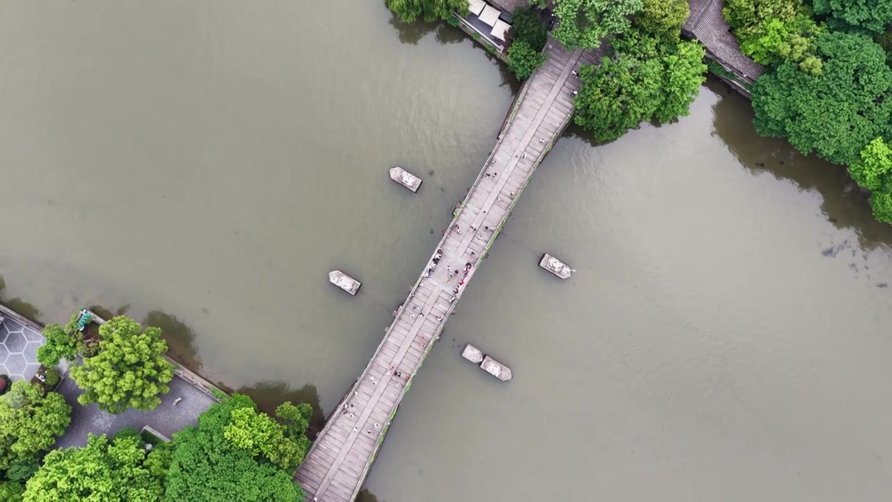 浙江杭州京杭大运河拱宸桥航拍视频素材画面3