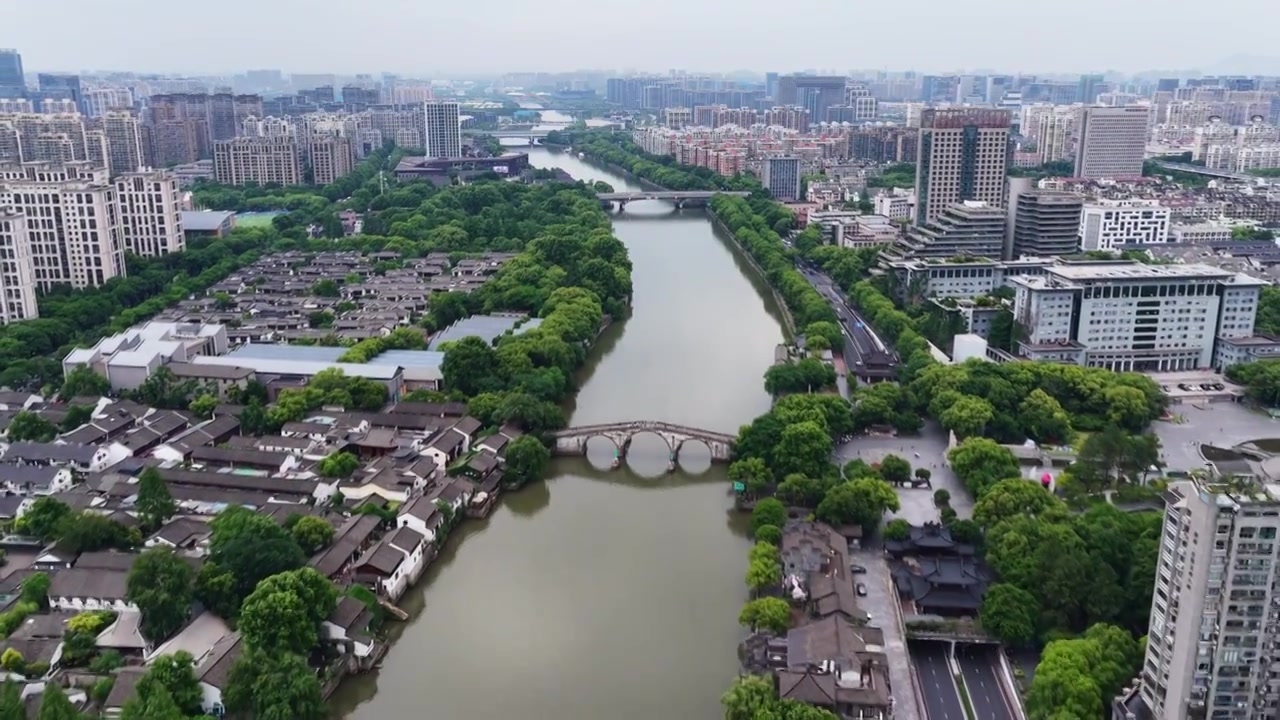 浙江杭州京杭大运河拱宸桥航拍视频素材画面4