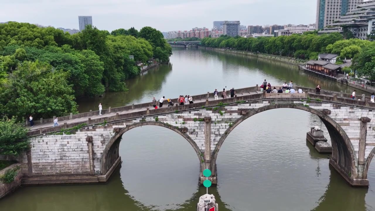 浙江杭州京杭大运河拱宸桥航拍视频素材画面4