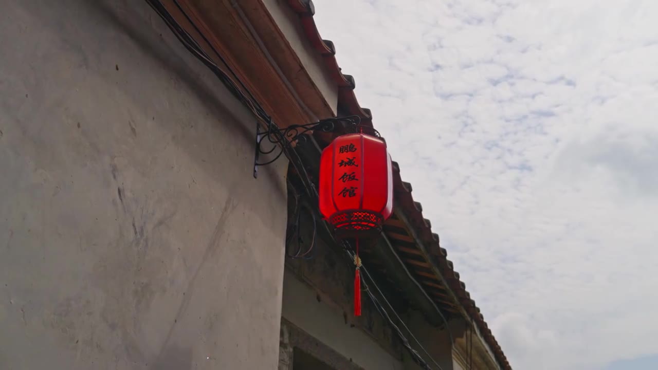 深圳大鹏古城古街建筑与红灯笼视频素材画面1