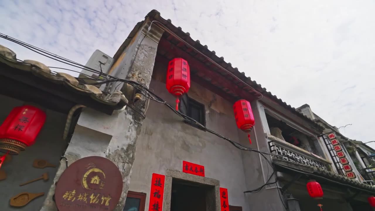 深圳大鹏古城古街建筑与红灯笼视频素材画面1