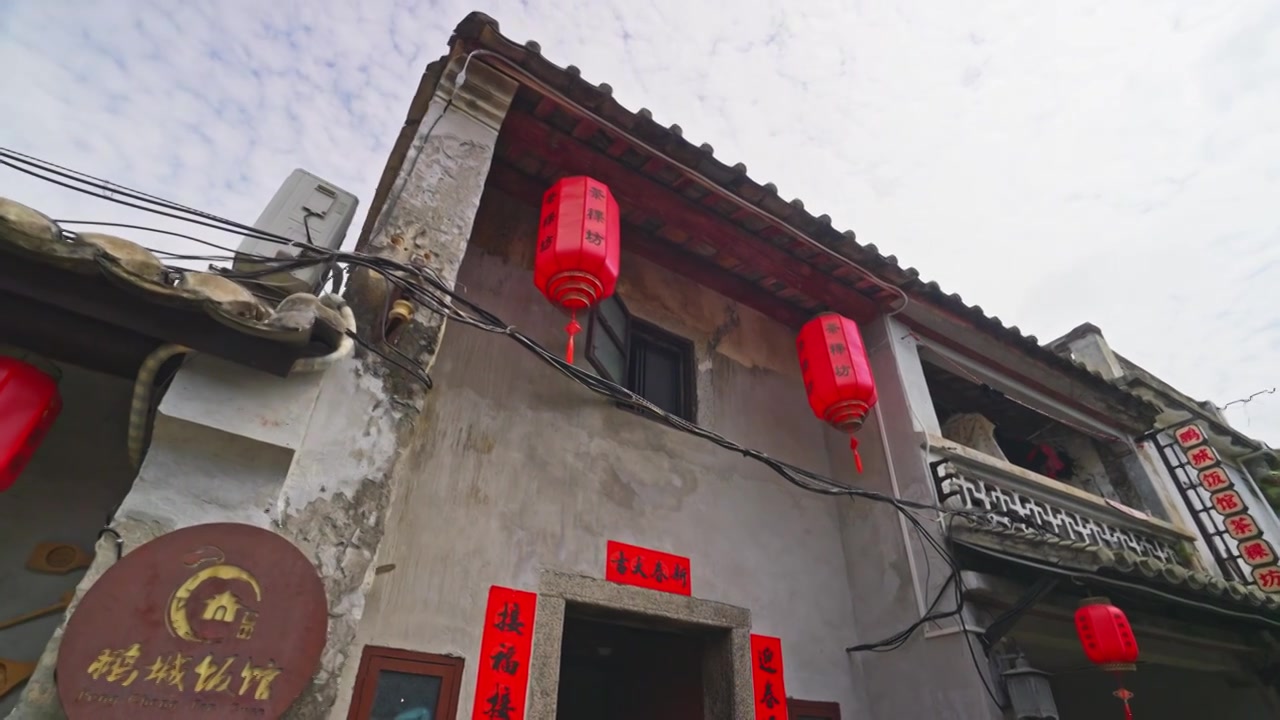 深圳大鹏古城古街建筑与红灯笼视频素材画面3