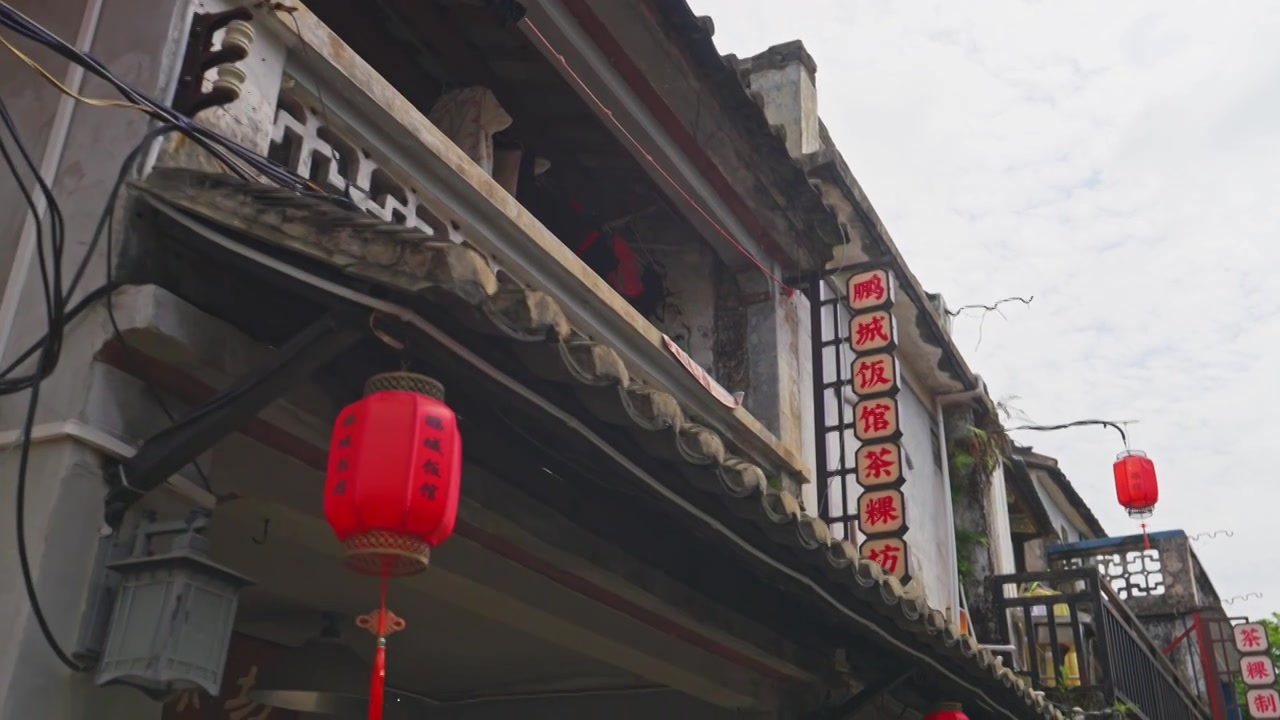 深圳大鹏古城古街建筑与红灯笼视频素材画面3