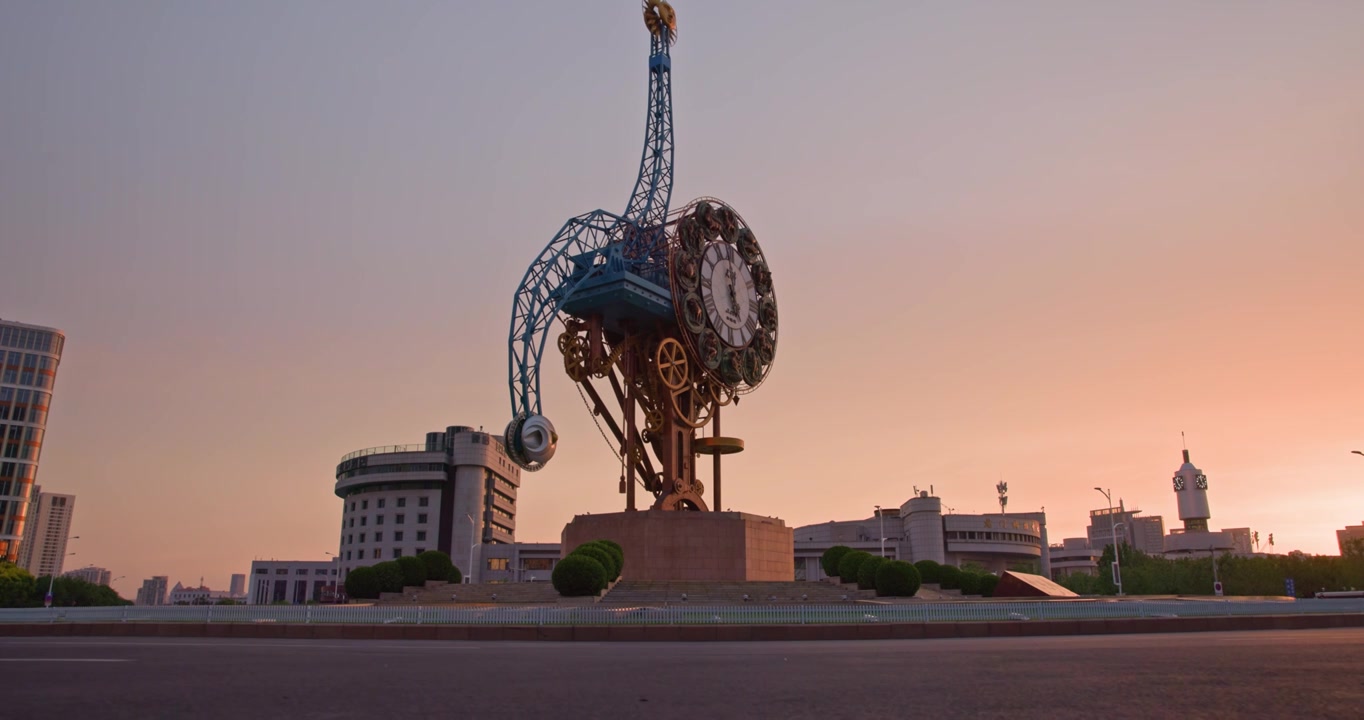 日出时分天津世纪钟广场世纪钟视频素材画面3