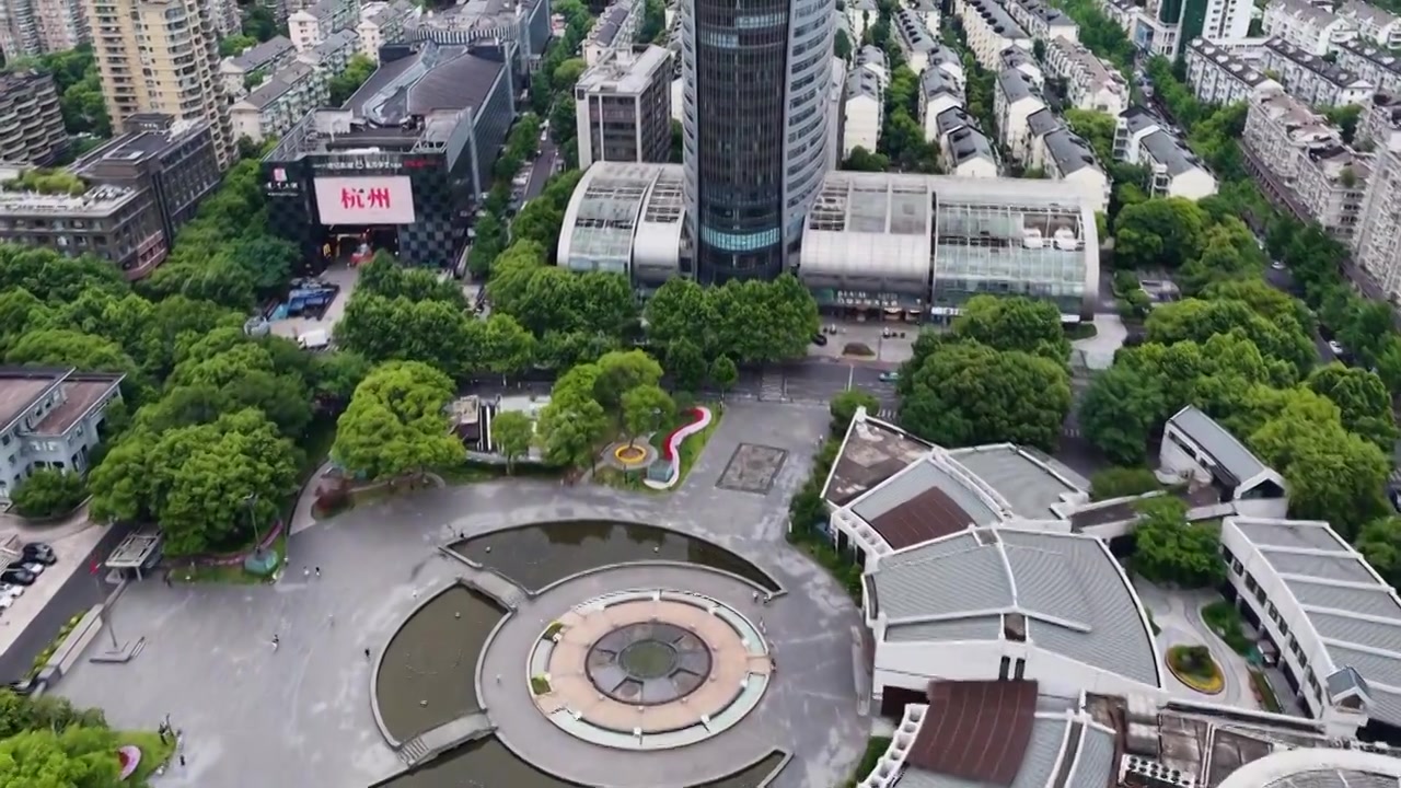 航拍浙江杭州京杭大运河拱宸桥及桥西历史文化街区视频素材画面4