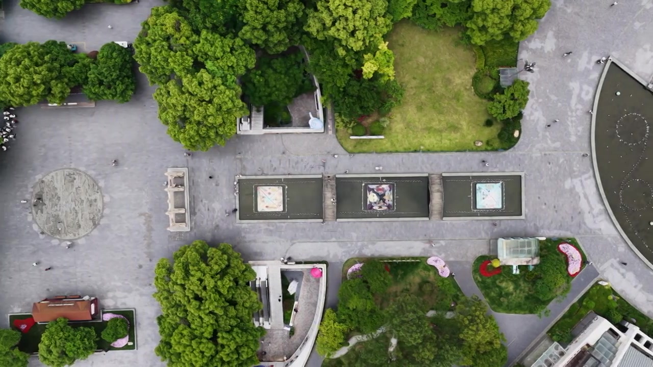 航拍浙江杭州京杭大运河拱宸桥及桥西历史文化街区视频素材画面3