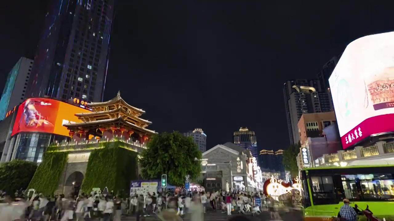 广西南宁中山路步行街美食街骑楼老街视频素材画面4