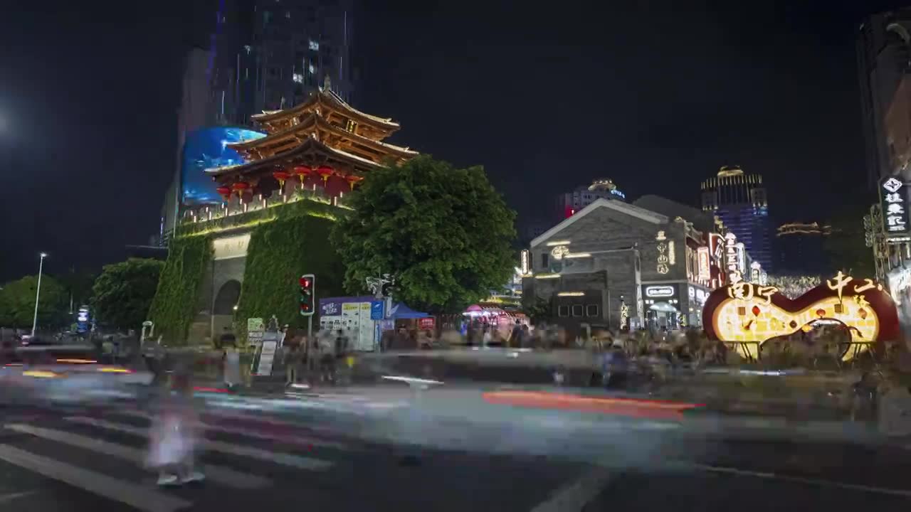 广西南宁中山路步行街美食街骑楼老街视频素材画面1