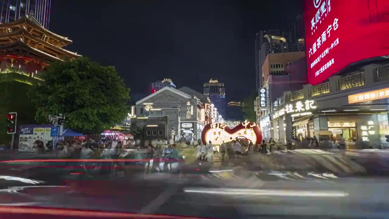 广西南宁中山路步行街美食街骑楼老街视频素材画面4