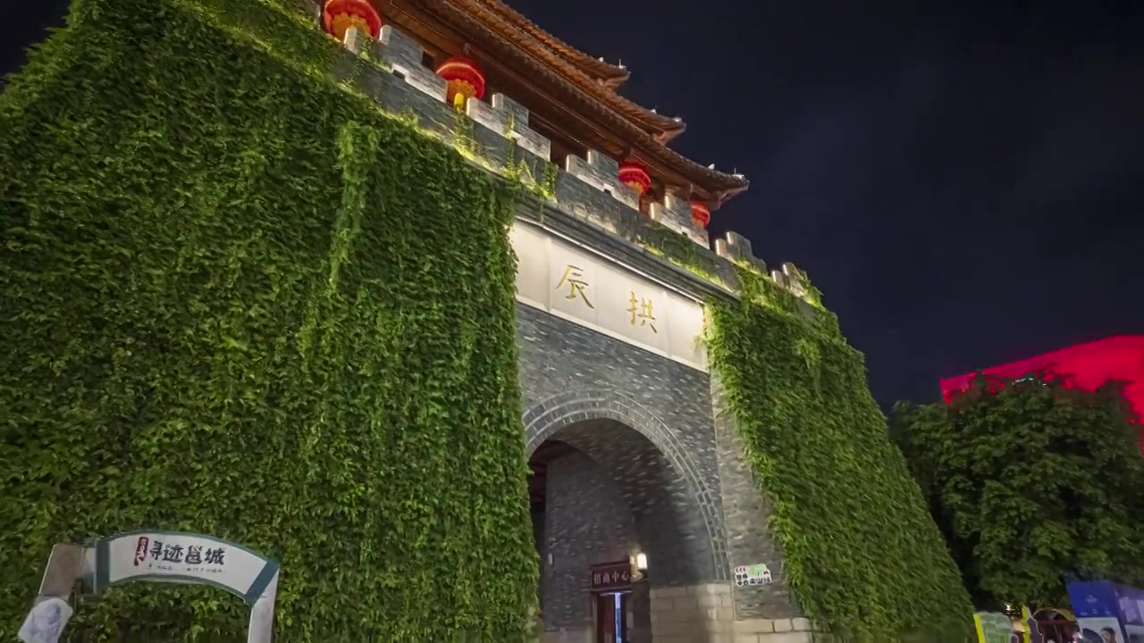 广西南宁中山路步行街美食街骑楼老街视频素材画面3
