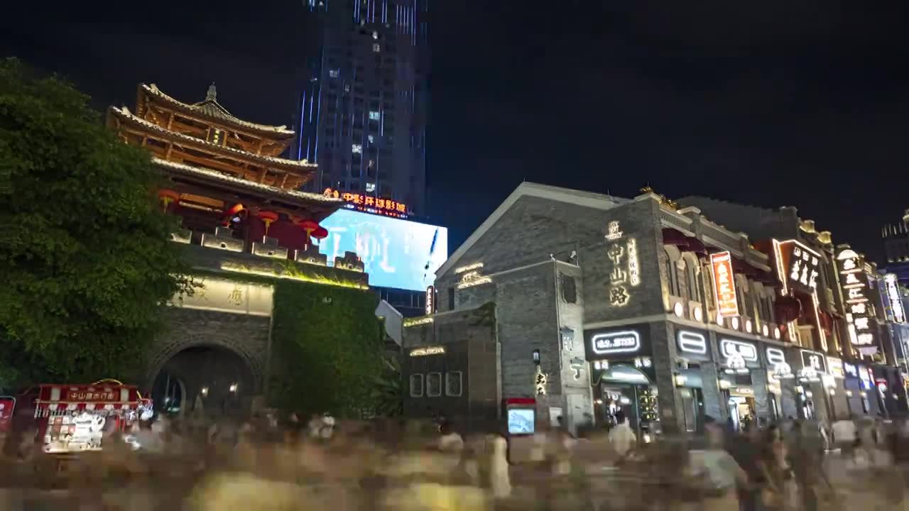 广西南宁中山路步行街美食街骑楼老街视频素材画面1