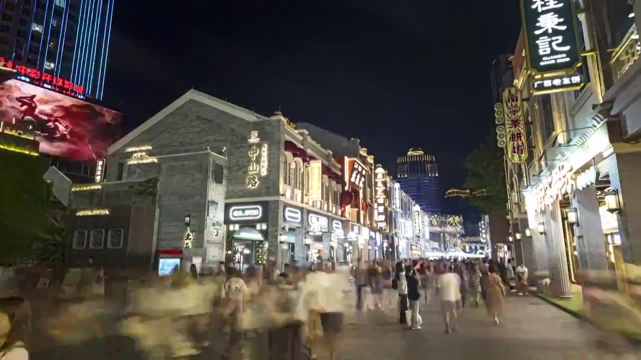 广西南宁中山路步行街美食街骑楼老街视频素材画面4