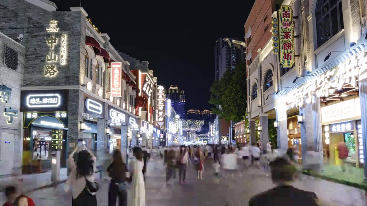 广西南宁中山路步行街美食街骑楼老街视频素材画面1