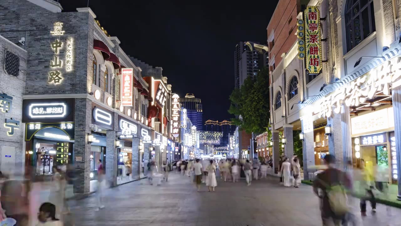 广西南宁中山路步行街美食街骑楼老街视频素材画面4