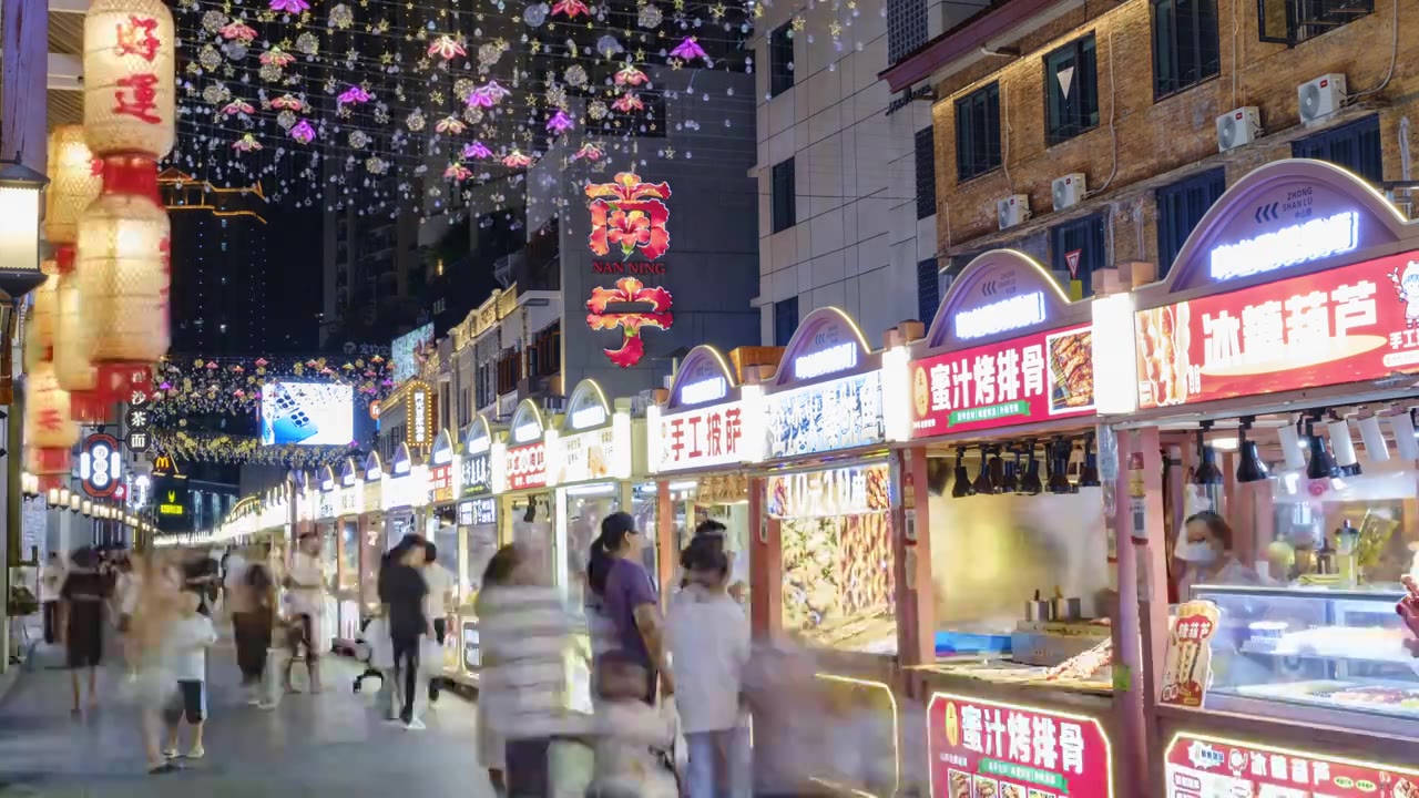 广西南宁中山路步行街美食街骑楼老街视频素材画面3