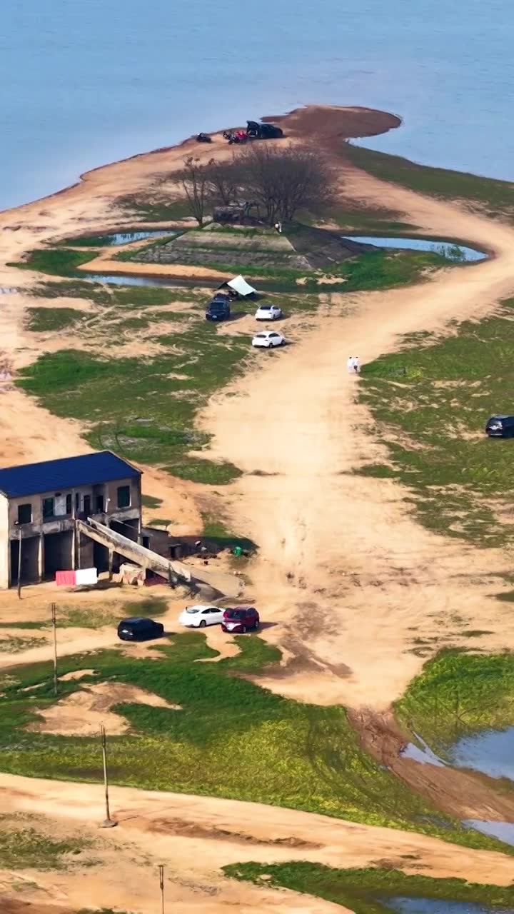 航拍湖南益阳来仪湖国家湿地公园及田野视频素材画面1