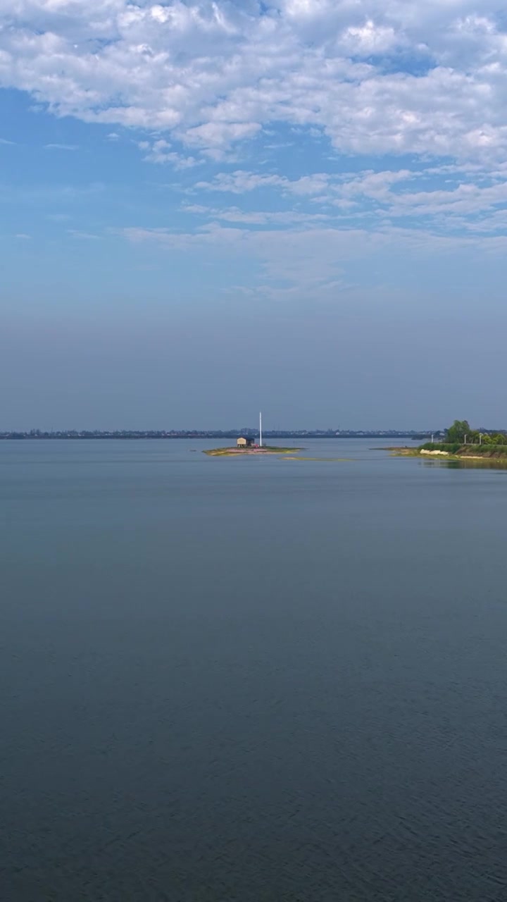 航拍湖南益阳来仪湖国家湿地公园及田野视频素材画面1