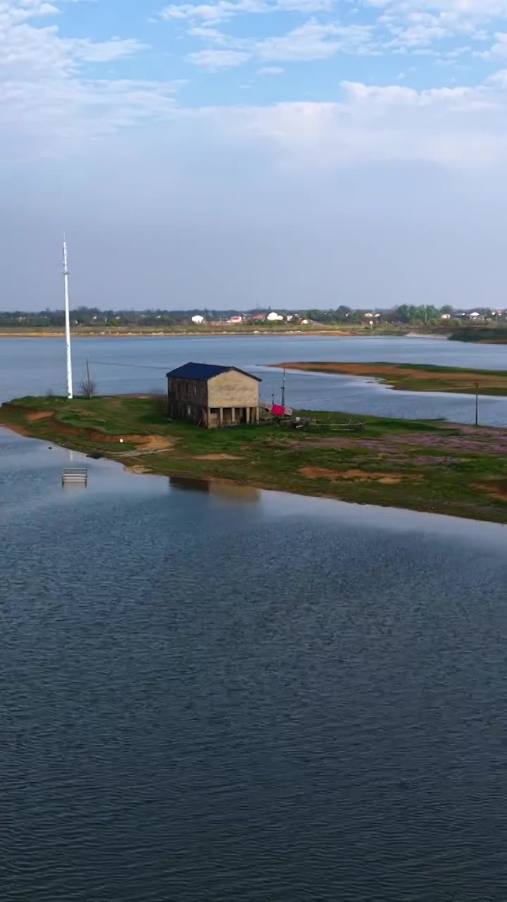 航拍湖南益阳来仪湖国家湿地公园及田野视频素材画面1