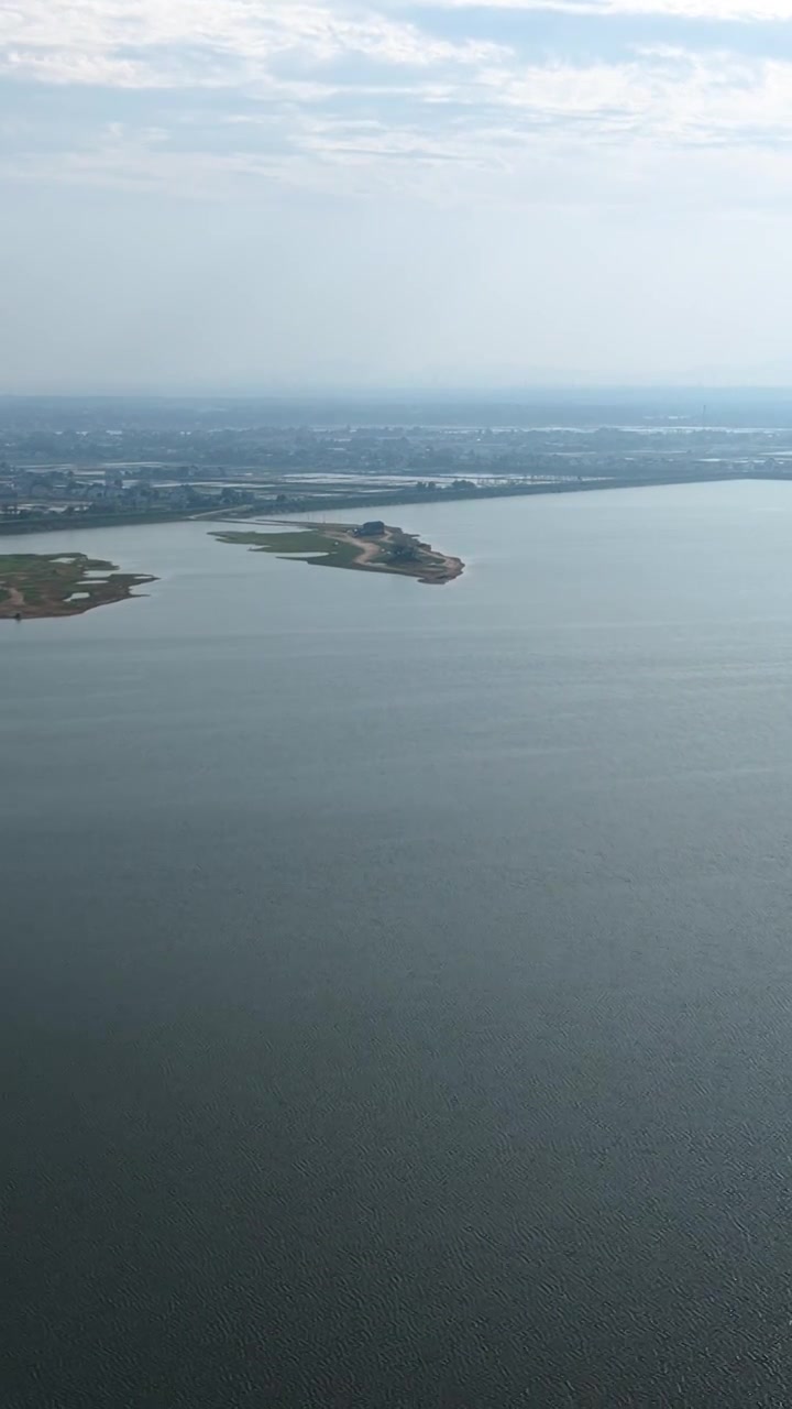 航拍湖南益阳来仪湖国家湿地公园及田野视频素材画面1