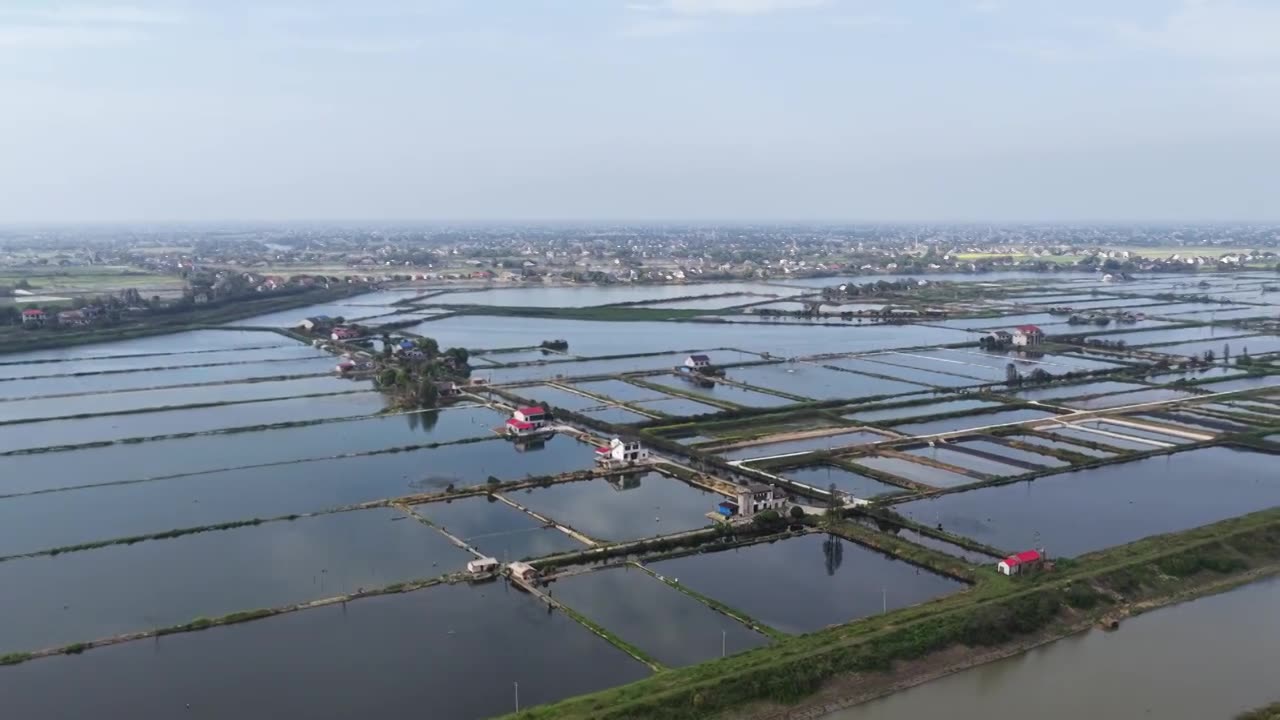 航拍湖南益阳来仪湖国家湿地公园及田野视频素材画面1
