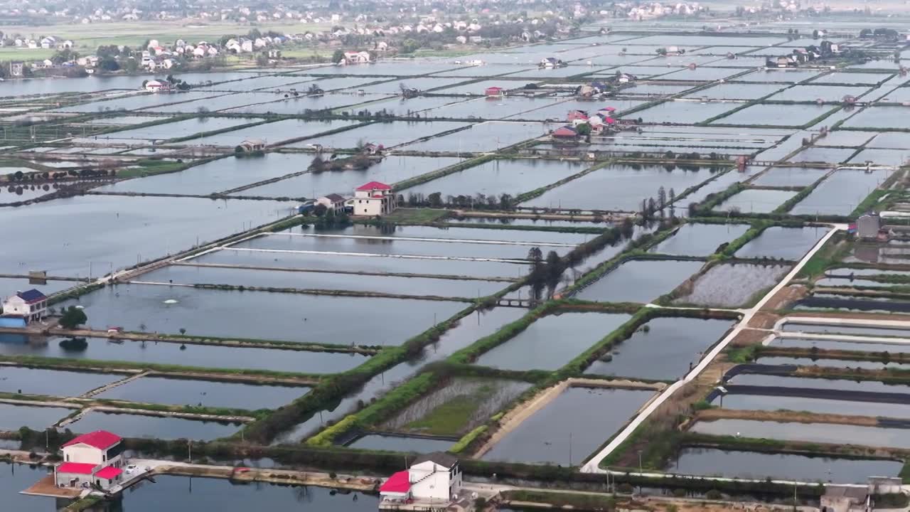 航拍湖南益阳来仪湖国家湿地公园及田野视频素材画面1