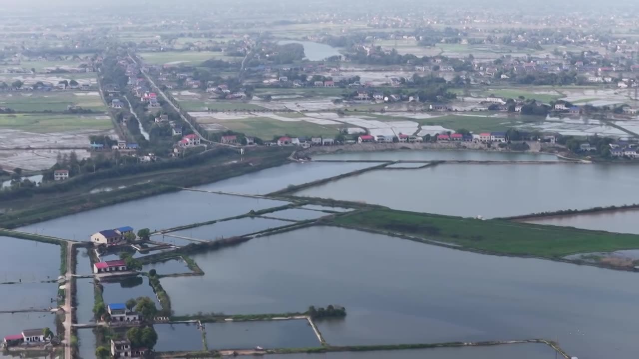 航拍湖南益阳来仪湖国家湿地公园及田野视频素材画面1