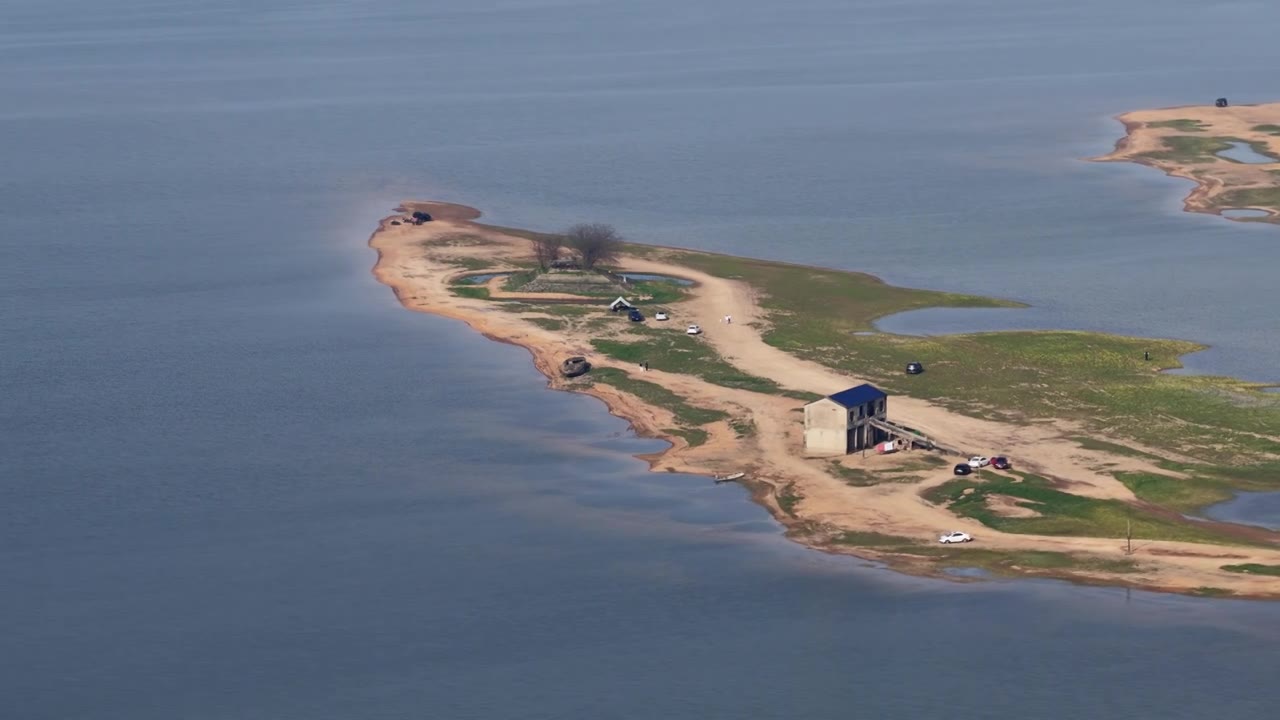 航拍湖南益阳来仪湖国家湿地公园及田野视频素材画面1