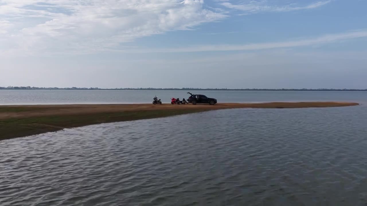 航拍湖南益阳来仪湖国家湿地公园及田野视频素材画面1