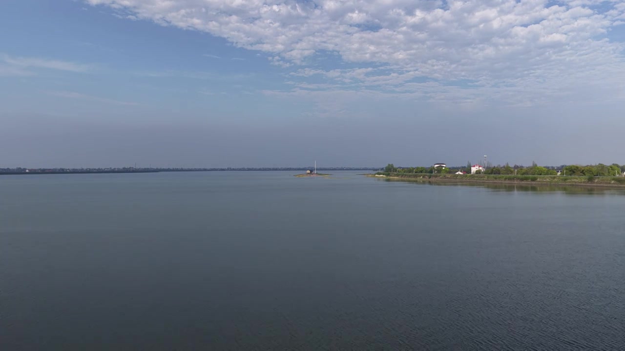 航拍湖南益阳来仪湖国家湿地公园及田野视频素材画面1