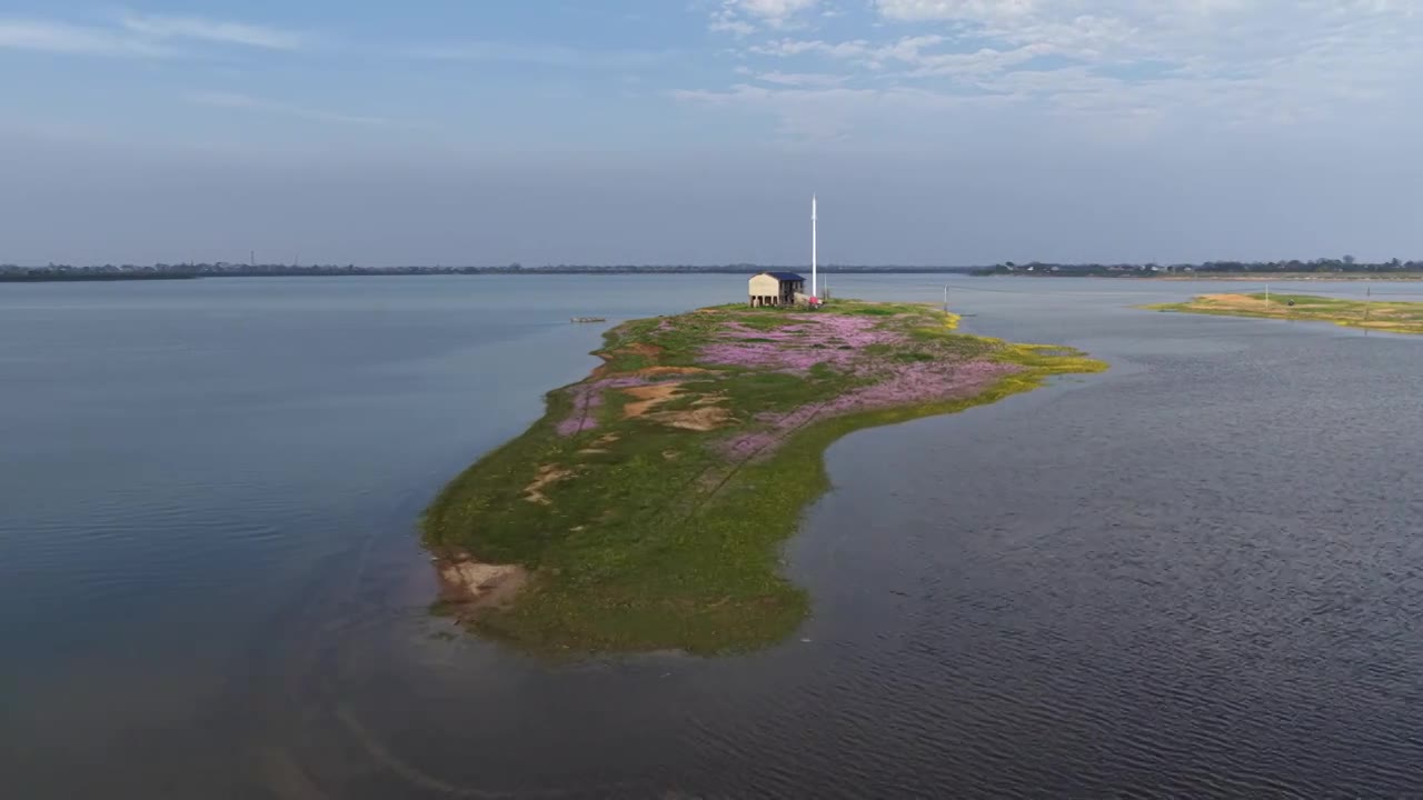 航拍湖南益阳来仪湖国家湿地公园及田野视频素材画面1